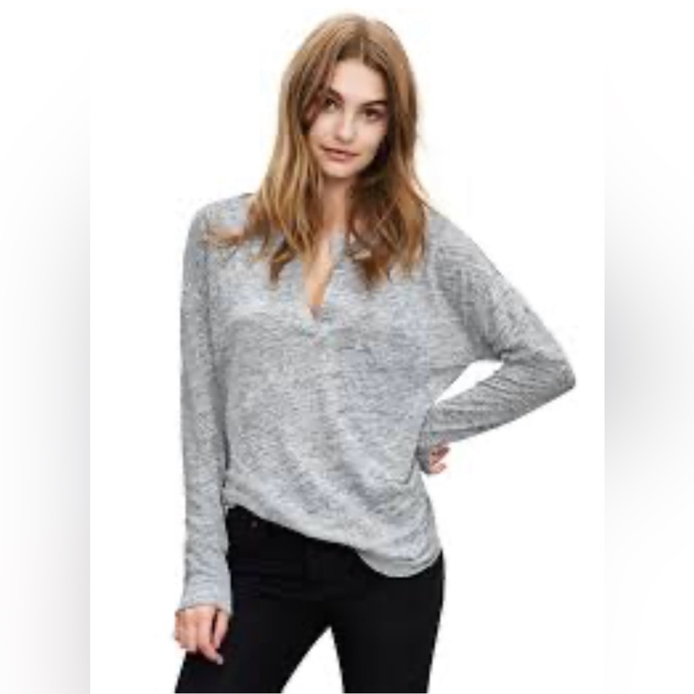 GAP Gray Long Sleeve V-Neck Top Sz L